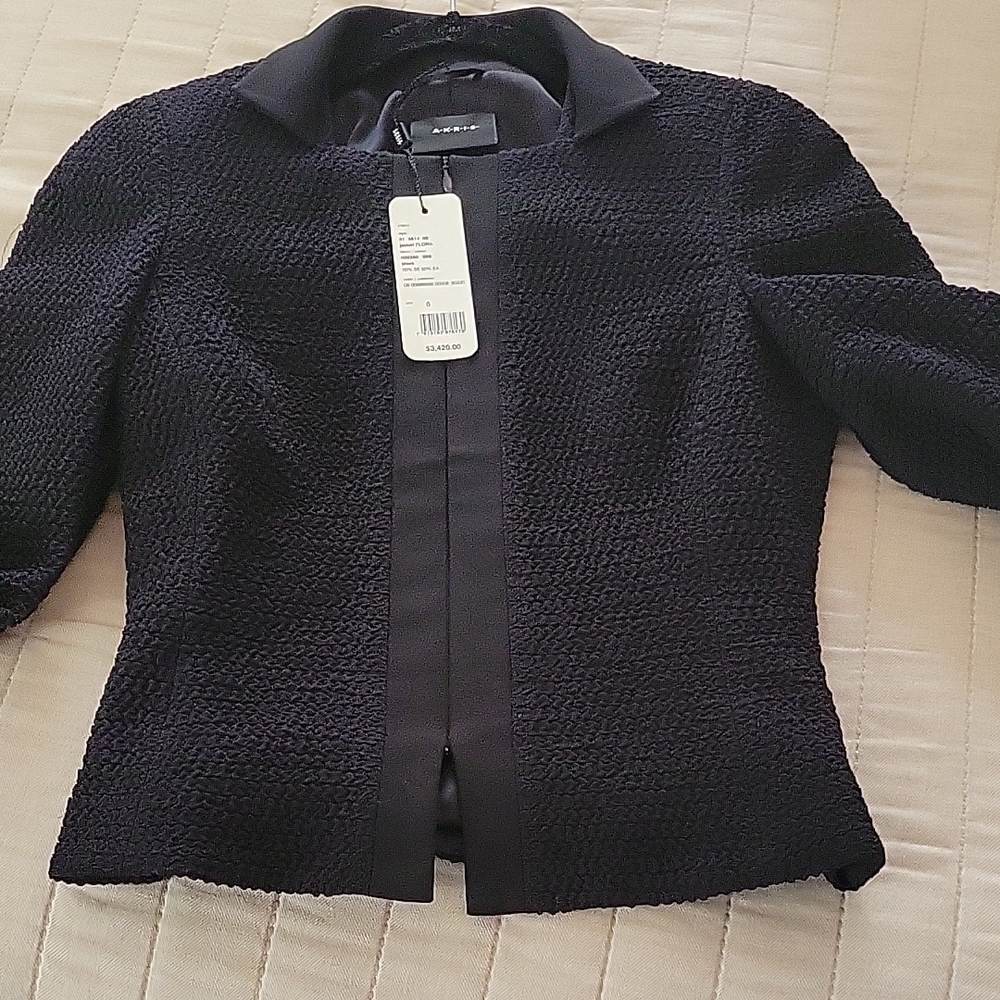 Akris jacket size 6 fits S-M ,new with tags